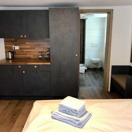City Apartments, Outlet 100 Meter เมทซิงเงน ภายนอก รูปภาพ